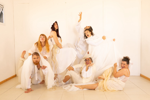 Explorando o tema da loucura, "Entretelas" estreia em curta temporada em Curitiba