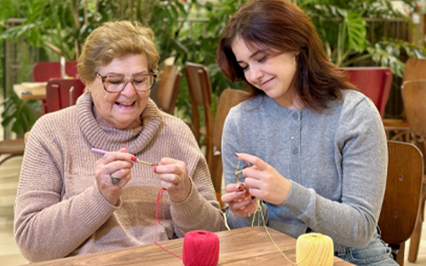 Para celebrar Dia dos Avós, shopping de Curitiba oferece oficinas e exposição de carros