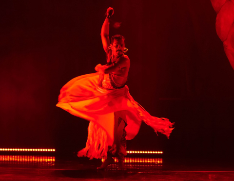 Estrelado por Samuel de Assis, monólogo "E Vocês, Quem São?" traz reflexão sobre racismo e identidade