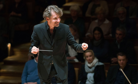 Sob a batuta do maestro Raphael Haeger, Orquestra Sinfônica do Paraná abre apresentações de agosto