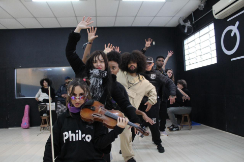 Com muita música e reimaginando um mito grego, "Édipo: Uma Ópera Rap" estreia no Guairinha