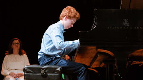 Pianista paranaense de 12 anos faz concerto para arrecadar fundos para se apresentar na Suécia