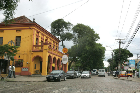 Decreto mantém restaurantes curitibanos fechados neste domingo e após as 22h