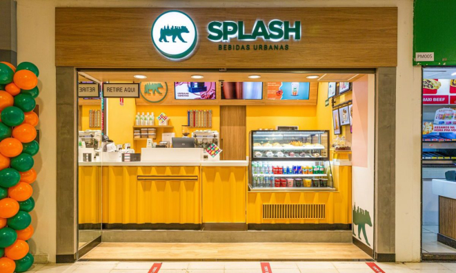 Na Splash Bebidas Urbanas, a operação não exige a instalação de uma cozinha no local.
