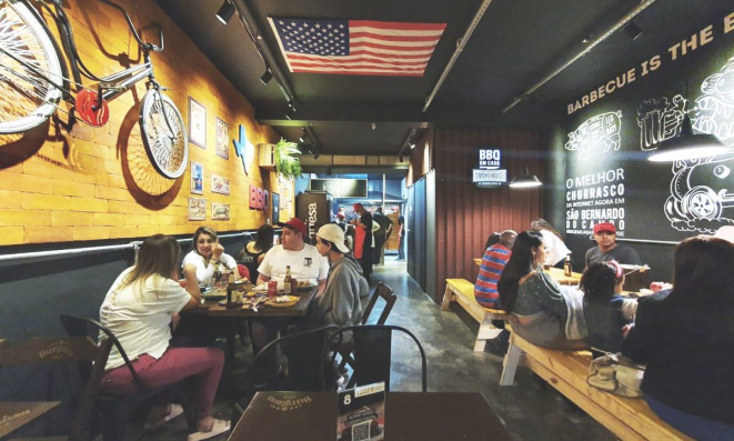 Rede aposta no tradicionalismo texano das lojas.