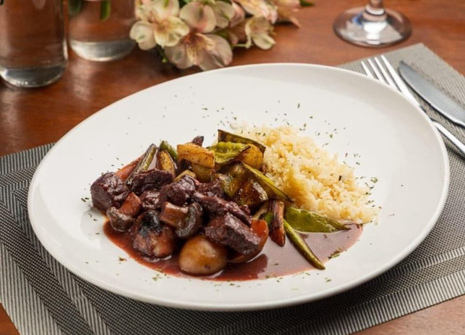 Casa passou a servir almoço executivo de terça a sexta.