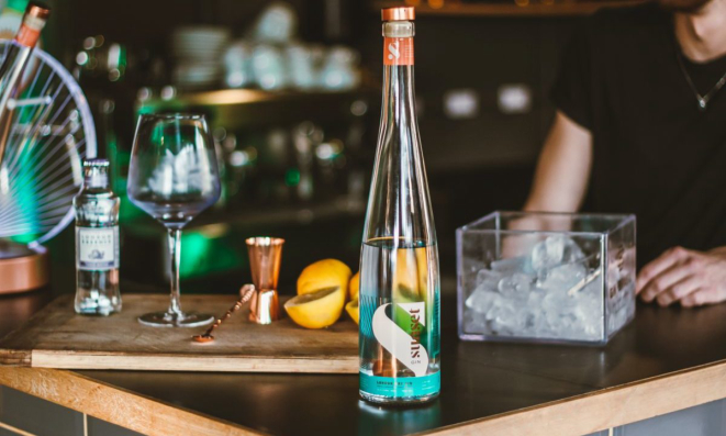 O Sunset Gin ganhou, em 2021, ouro no principal prêmio de design da América Latina, o Latin American Design Awards.