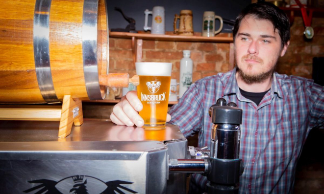 Na região turística das Cavernas da Mata Atlântica é possível conhecer a produção de cervejas artesanais na Cervejaria Innsbruck.