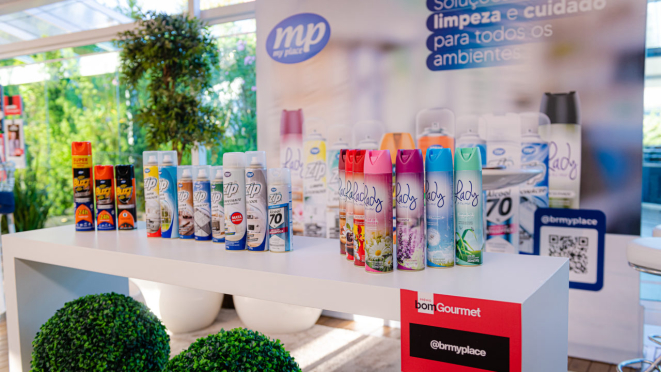 A Aeroflex mostrou sua linha My Space, de produtos de limpeza em aerosol, capaz de tornar mais leve a limpeza da cozinha e de toda a casa.