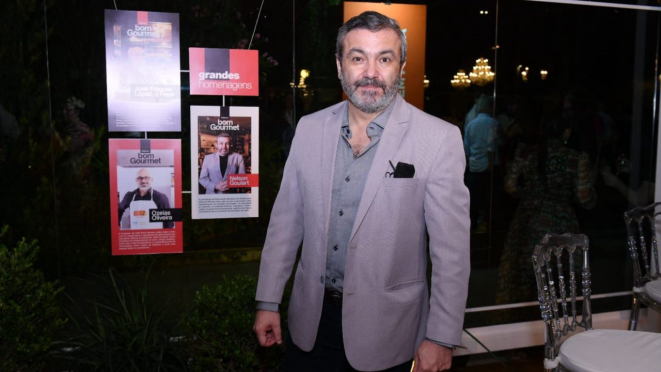 Presidente da Abrasel-PR, Nelson Goulart foi homenageado pelo trabalho de conscientização dos restaurantes acerca dos decretos restritivos de Curitiba.