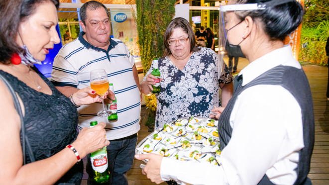 O Buffet do Espaço Klaine serviu um cardápio especial para o evento.