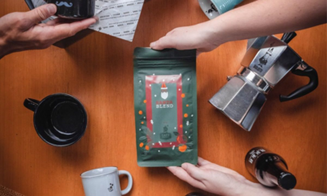 Rede catarinense de cafeterias oferece kits especiais de presentes natalinos.