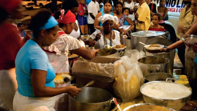 O ofício das baianas de acarajé em si é recente, mas a história delas remonta a 300 anos.