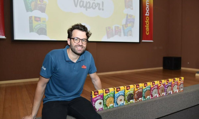 Matheus Stival, head de operações da Caldo Bom, explica como são os produtos da nova linha da marca.