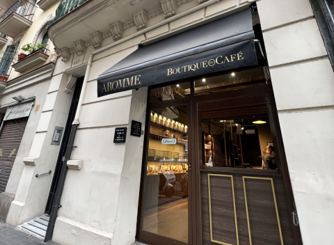 Brasileiro abre boutique para promover cafés especiais nacionais em Barcelona