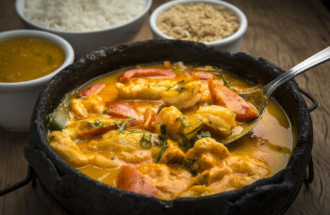 Moqueca capixaba ou baiana? Aprenda a receita que mistura as duas versões