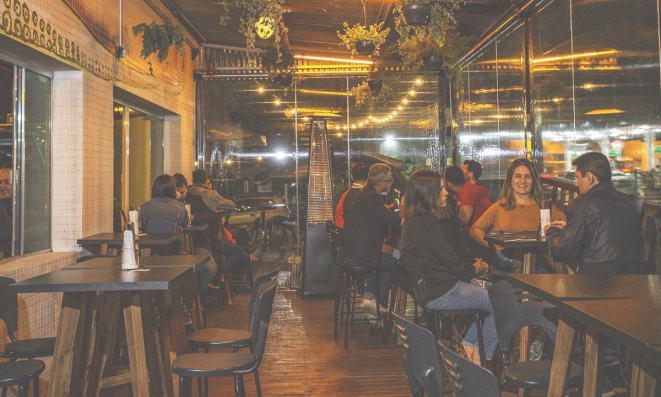 Ambiente do Fish*Me é mais como um boteco do que um restaurante, mas com preparos diferenciados de pratos.