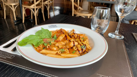 Como é a nova Cantina do Délio no bairro do Batel