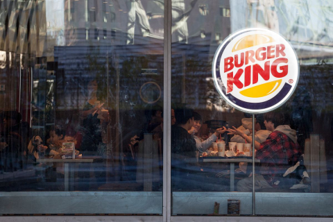 Burger King abre lanchonete sem atendentes após recorde de vendas digitais em 2021