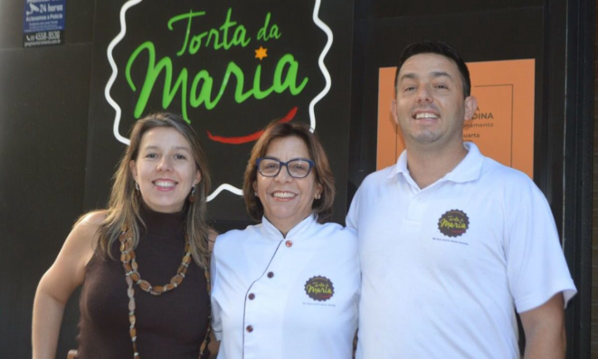 O negócio hoje é tocado pela dona Maria junto dos filhos Ellen e Cauê.