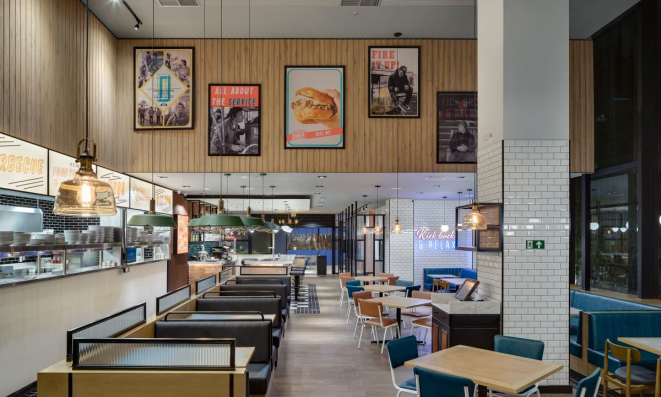 Ambiente do Jamie Oliver's Diner é inspirado nas antigas lanchonetes estadunidenses.