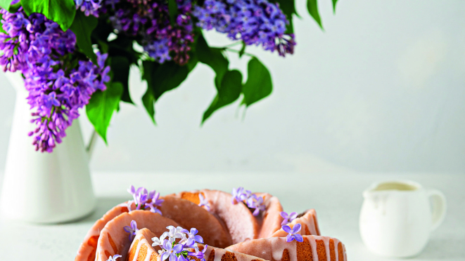 Na Nordic Ware, as formas rendondas com furo são chamadas de “bundt pan”. O termo “bundt” é uma marca registradada da empresa e não pode ser usada por outros fabricantes.