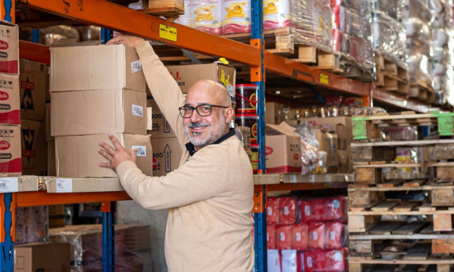 Com a "mão na massa" todos os dias, Ozeias ofereceu benefícios aos clientes para ajudar o mercado a se manter em pé durante a pandemia.