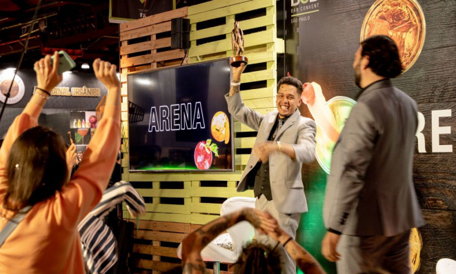 O jovem bartender comemorou o título ao final da competição.