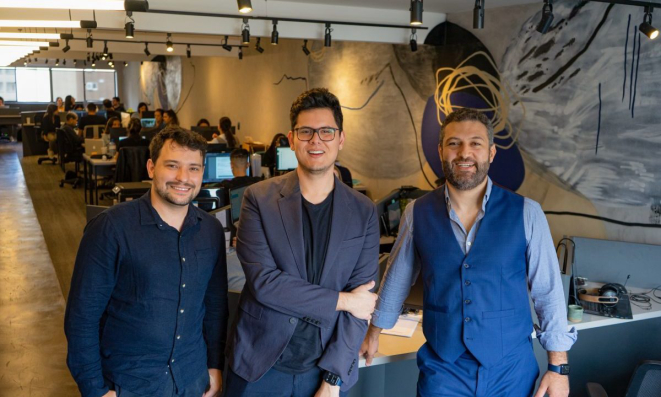 André Henning, ao centro, com os sócios Elói Ferreira e Caio Nardes, que entrou em 2019 para ajudar na expansão por franquias.