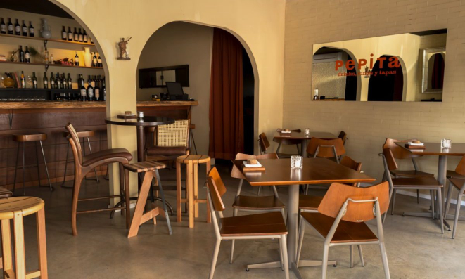 O espaço onde funcionava o Flame, nos fundos do beco, ganhou uma nova cara mais leve com referências à cultura espanhola.