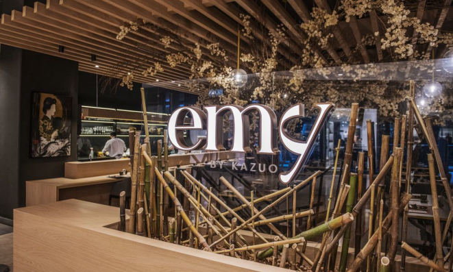 Um dos destaques do Pátio Batel é o Emy, restaurante do chef Kazuo Harada.