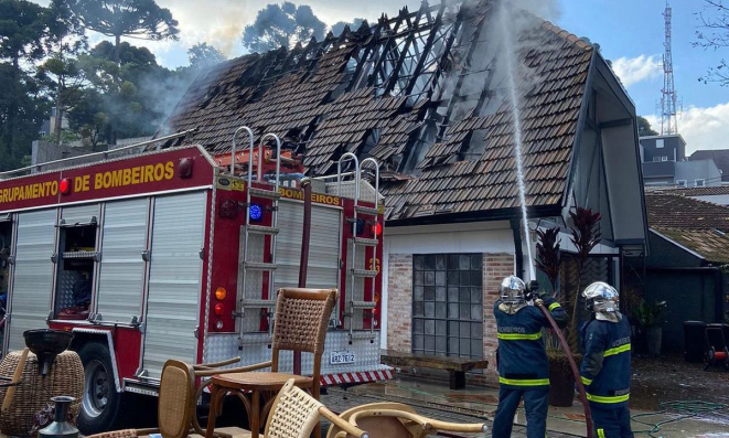 Curto-circuito durante uma obra causou o incêndio na cafeteria Jardins Café.