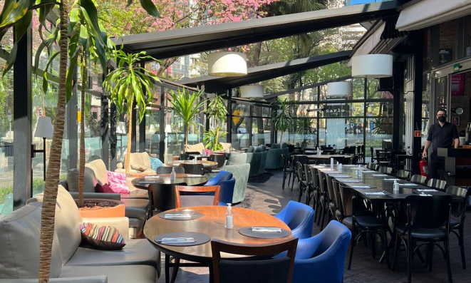 Carlo Ristorante: louge music reina.