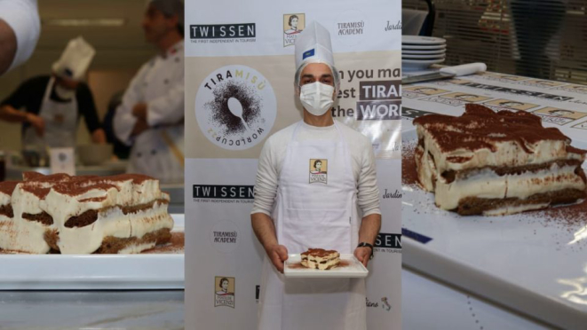 O vencedor da etapa Paraná posa com a receita vencedora. Foto: Cassiane Rosa