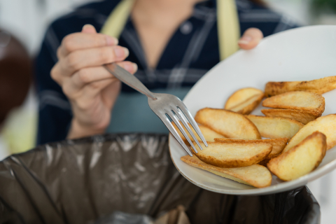 Cerca de 60% de bares e restaurantes geram sobras de comida; conheça iniciativa para rentabilizar excedente