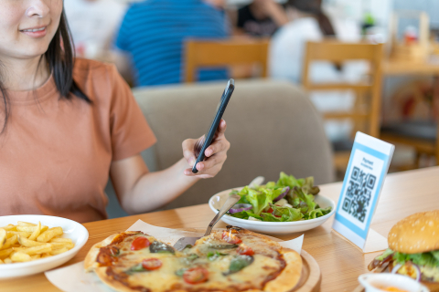 Bares e restaurantes digitalizam serviços para melhorar experiência do freguês