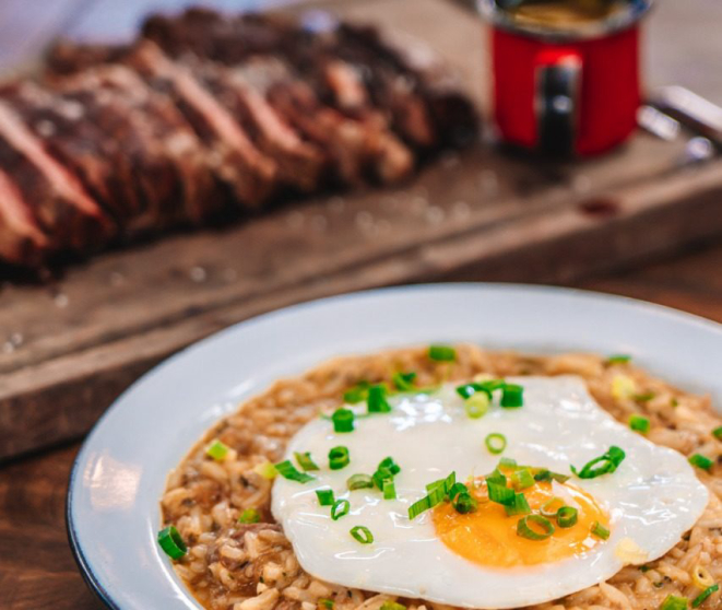 Arroz de Costela com Ovo Frito: cardápio da chef Paula Labaki.