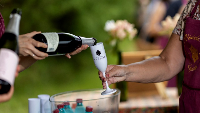 As uvas Merlot e Viognier são usadas na produção de espumantes.