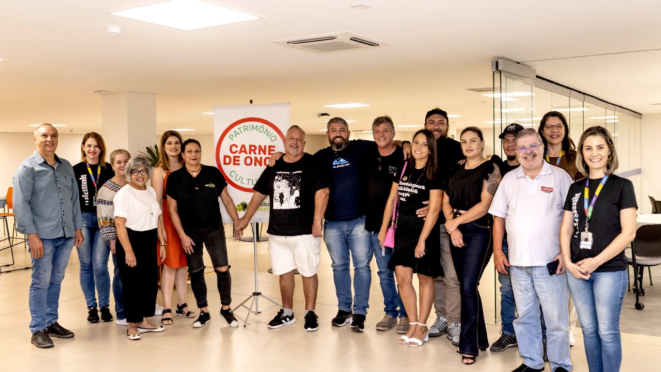 Representantes de estabelecimentos gastronômicos reunidos no Sebrae/PR para oficializar o início do processo para o selo de IG da Carne de Onça de Curitiba. Foto: Ize Cavalheiro
