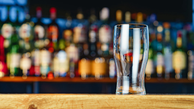 O copo de cerveja deve estar bem limpo, sem poeira e sem vestígio de detergente.