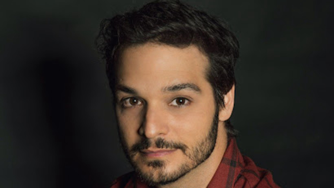 Daniel Siwek é ator, músico e fotógrafo.
