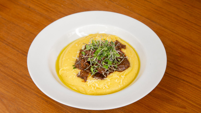 O Bah serve polenta com cogumelos e tem opção vegana também no jantar.