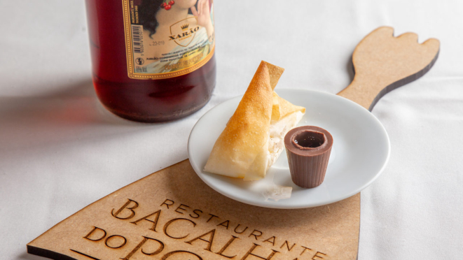 O Bacalhau do Porto serve copinho de chocolate com licor de ginja.