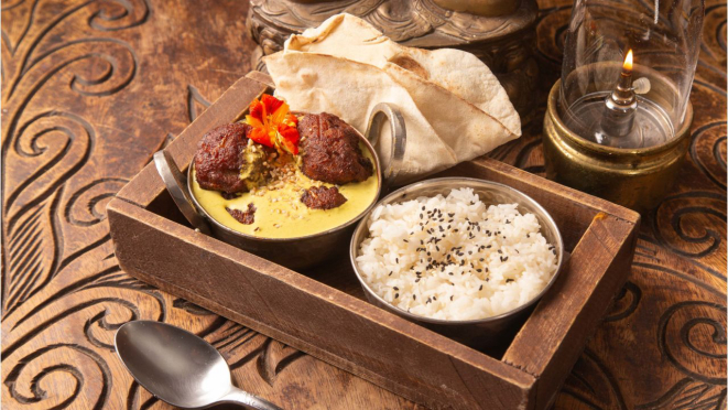 Bolinhos de vegetais com creme de castanha e arroz jasmim do Sharin.