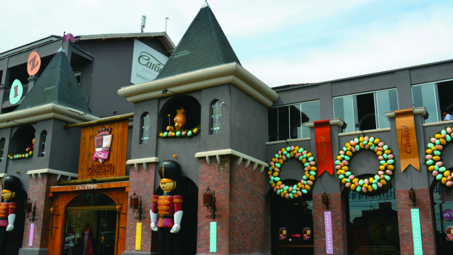 A loja e espaço temático da Caracol Chocolates em Gramado.