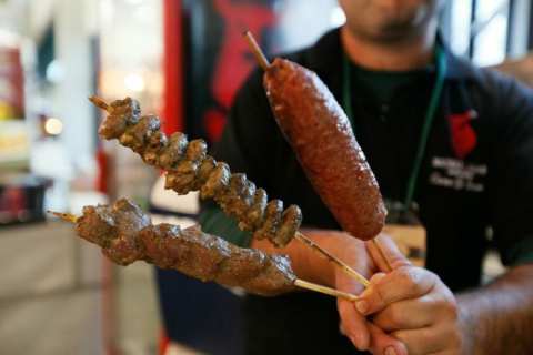 Praça de alimentação tem diversas opções de doces e salgados