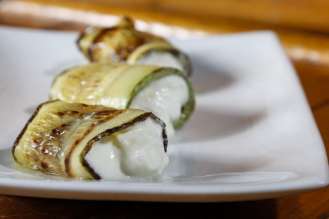 Involtini de abobrinha com burrata