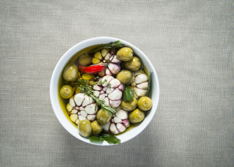 Confit de alho e azeitonas