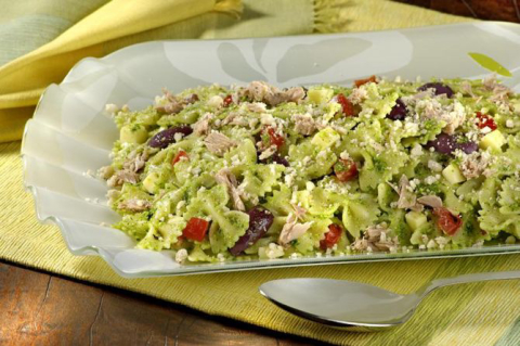 Salada ao pesto de atum com castanha-do-pará