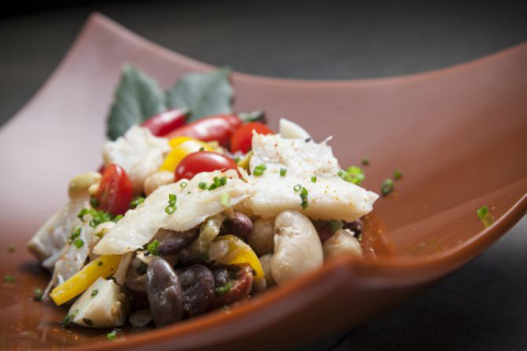 Salada de grão-de-bico e bacalhau